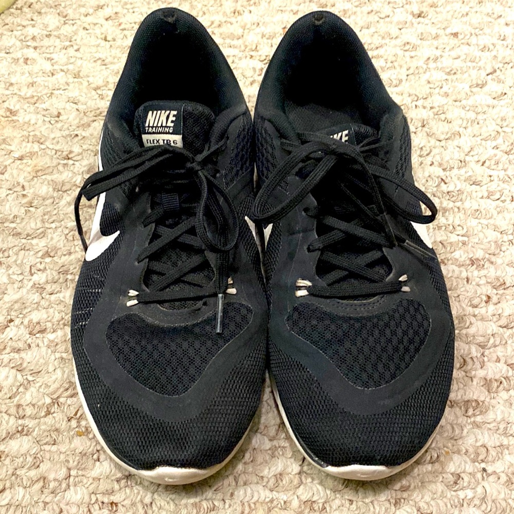 Women’s Black and White Nike Flex Training 6